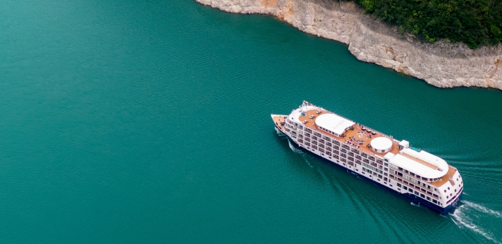 Yangzi Explorer cruise ship sailing through the Yangtze River