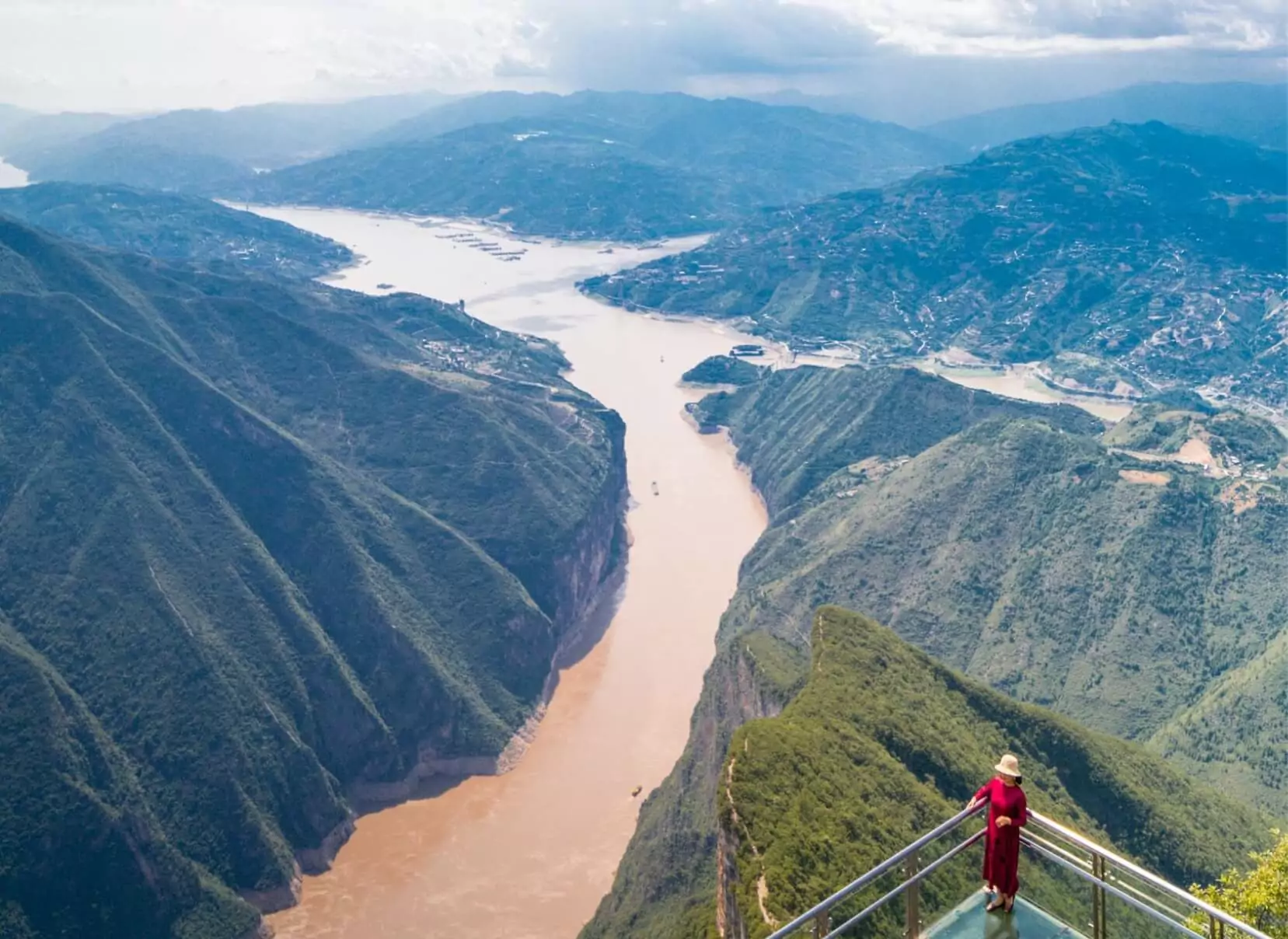 Three Gorges Summit - Chongqing-Yichang 7-Night Round-Trip Cruise via Badong | Yangzi Explorer