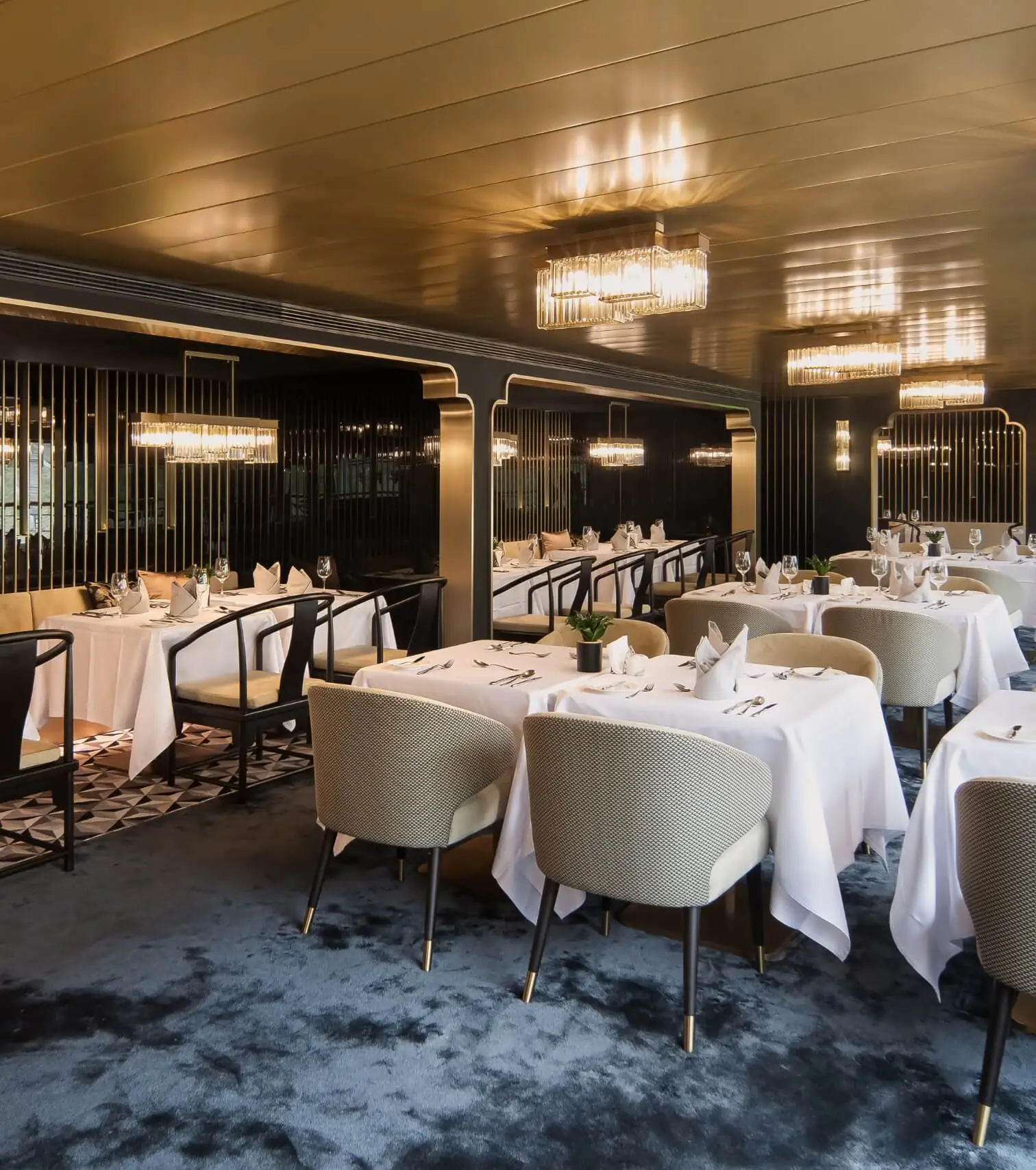 Amber Restaurant - Savor exquisite cuisine aboard the Yangzi Explorer (m)