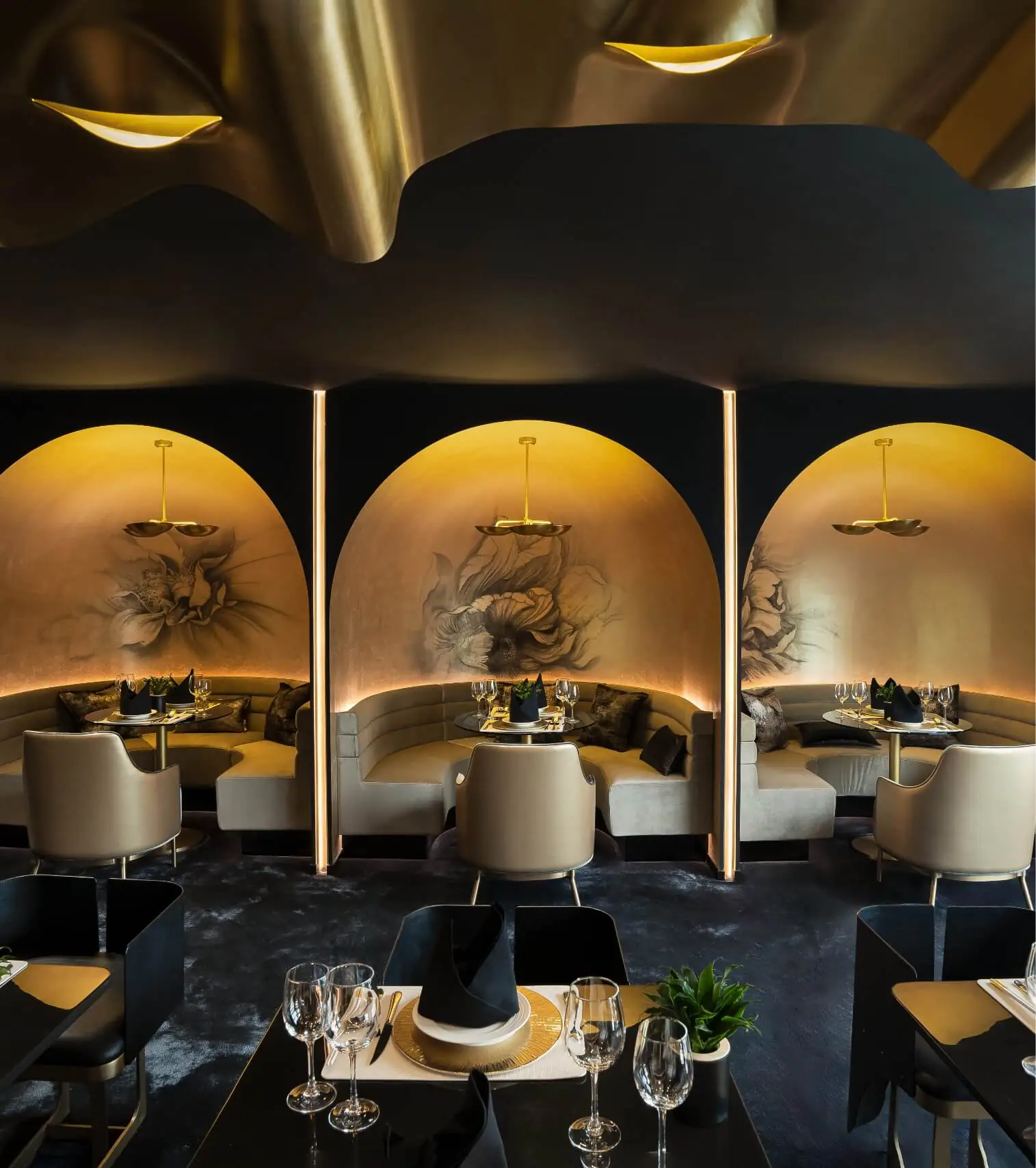 Petrus - Savor exquisite cuisine aboard the Yangzi Explorer (m)