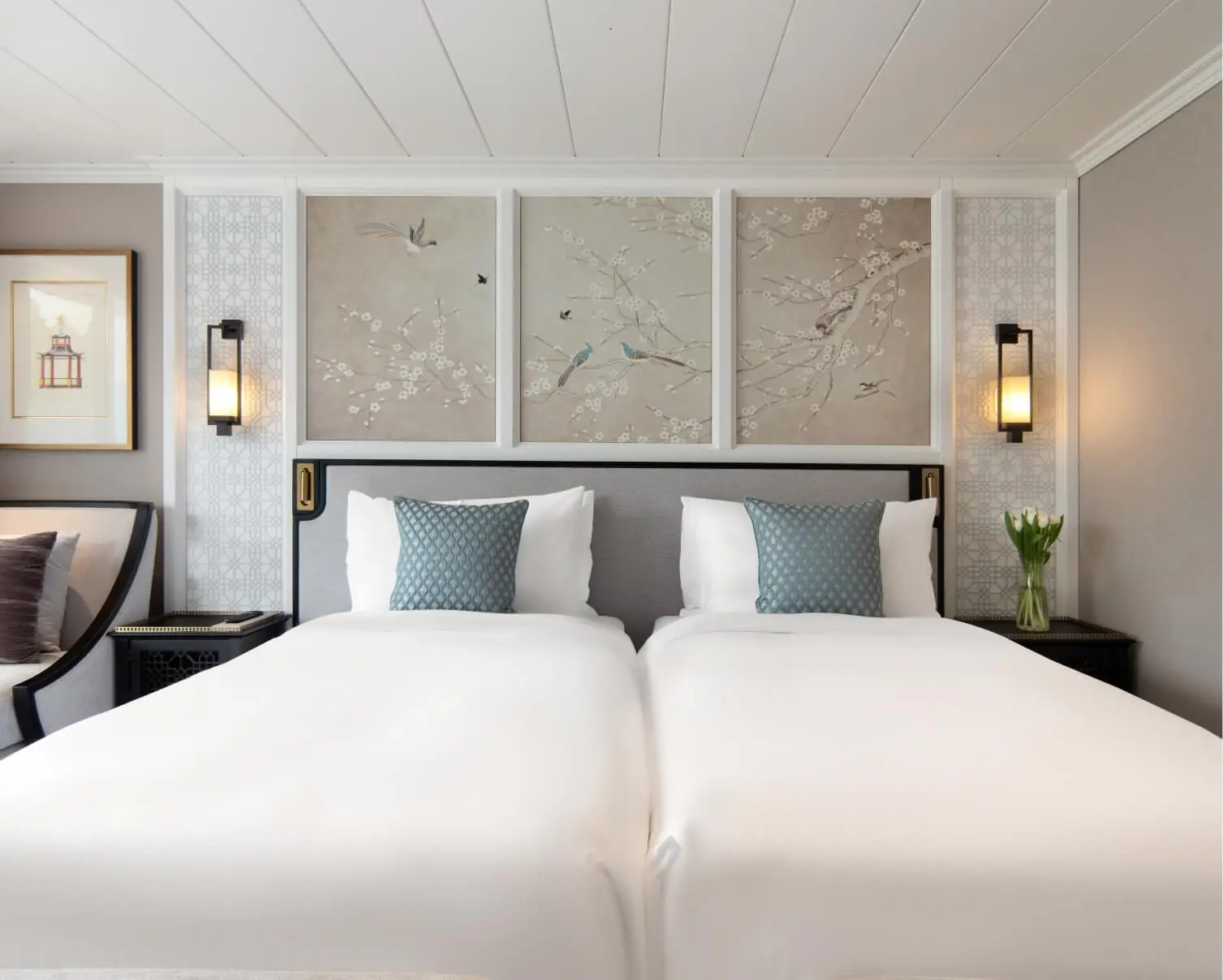 Deluxe Suite, The largest entry level suite on the Yangtze River (m)