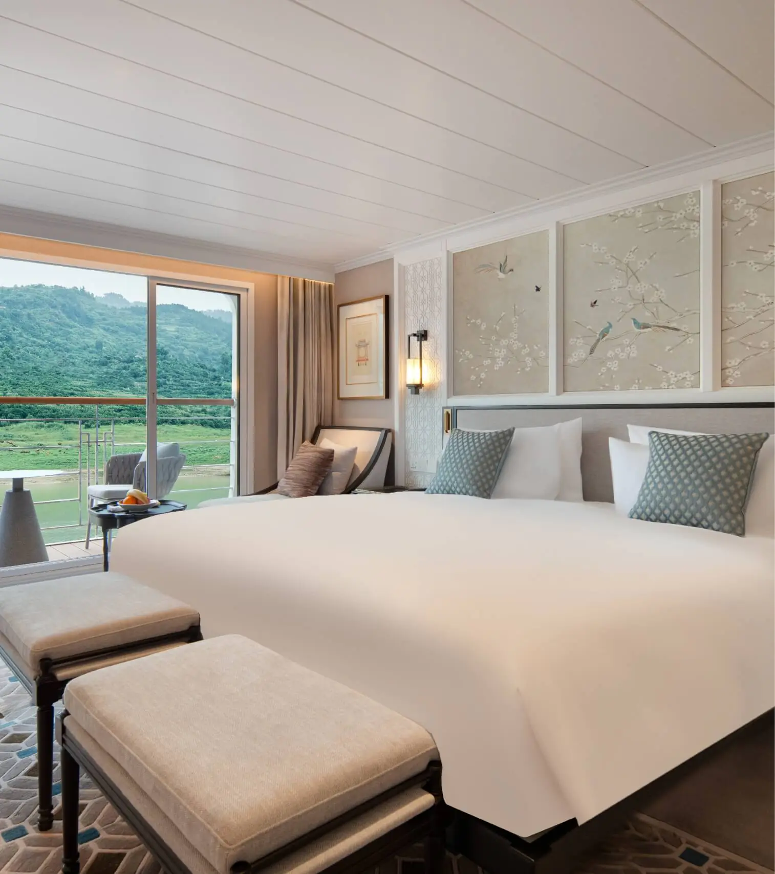 Elegant Deluxe Suite on Yangzi Explorer featuring a private balcony and modern amenities (m)