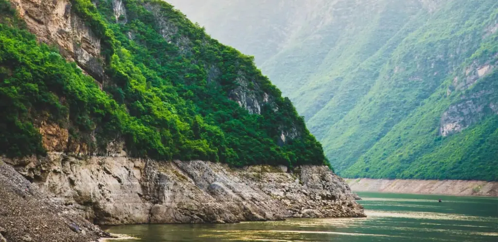 Scenic cliffs and river landscape in Xiling Gorge