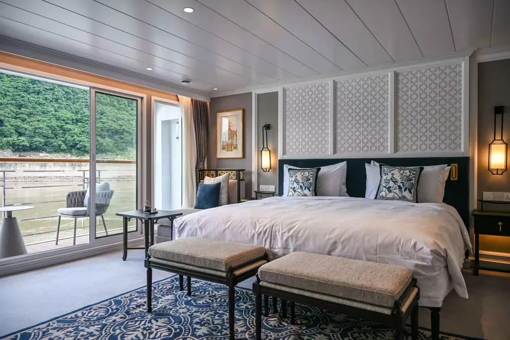 Spacious luxury suite aboard the Yangzi Explorer featuring elegant interiors and panoramic Yangtze River views